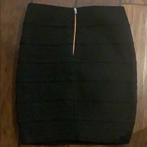Black ribbed detail mid-line skirt